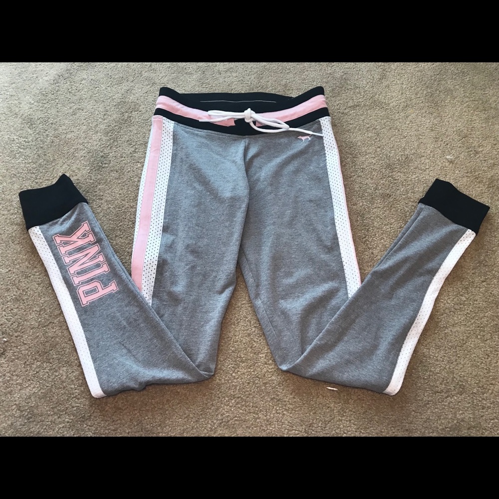 A cute pair of Victoria Secret PINK yoga leggings!